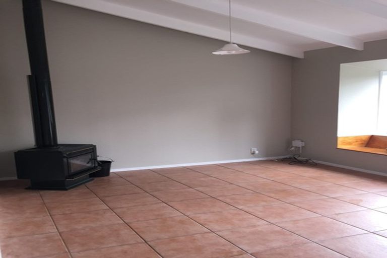 Photo of property in 1/77 Konini Road, Titirangi, Auckland, 0604