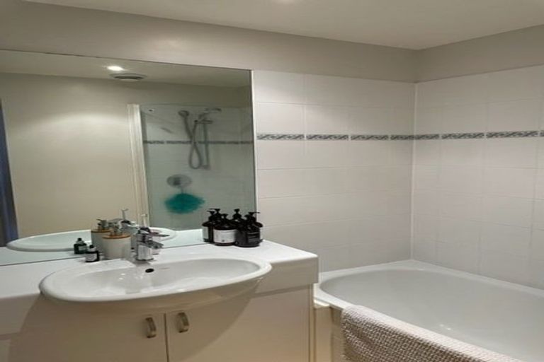 Photo of property in 80u4 Salamanca Road, Kelburn, Wellington, 6012