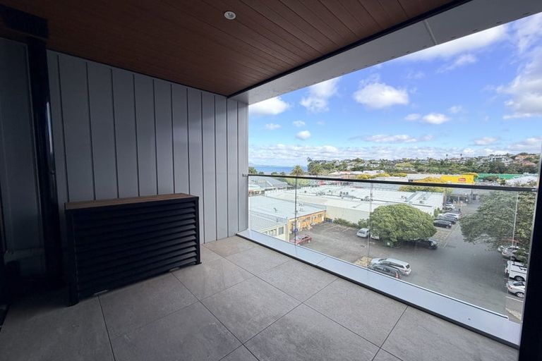 Photo of property in The Victor, 409/4 Bute Road, Browns Bay, Auckland, 0630