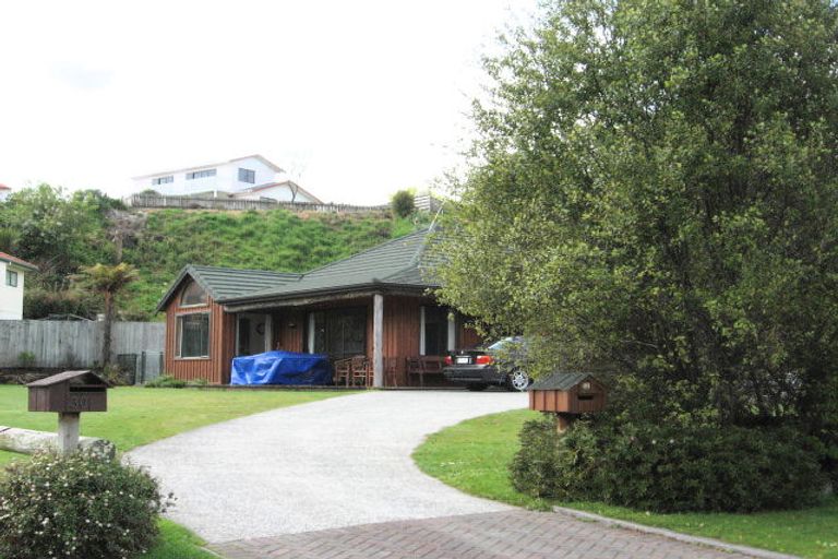 Photo of property in 32 Capricorn Place, Kawaha Point, Rotorua, 3010