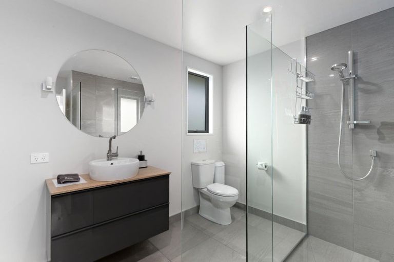 Photo of property in 28 Minaret Ridge, Wanaka, 9305