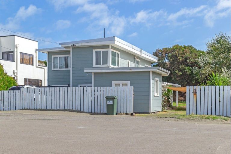 Photo of property in 4 Hunia Terrace, Himatangi Beach, Foxton, 4891