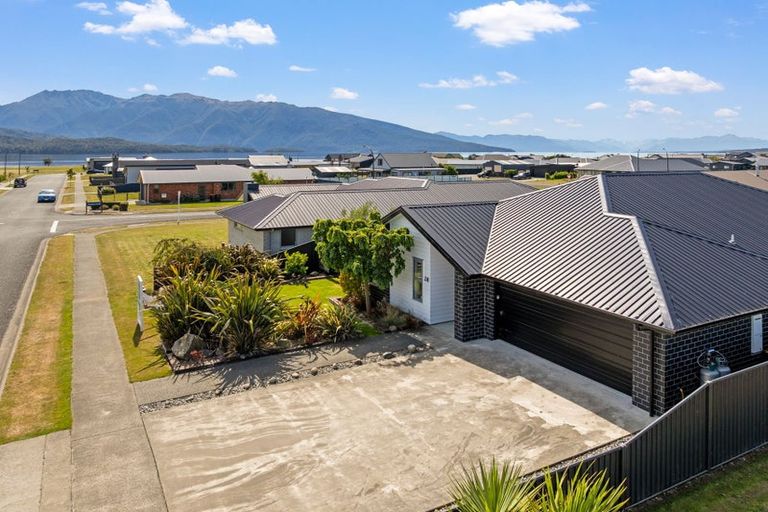 Photo of property in 28 Rodeo Drive, Te Anau, 9600