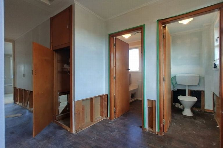 Photo of property in 33 Castor Crescent, Cannons Creek, Porirua, 5024