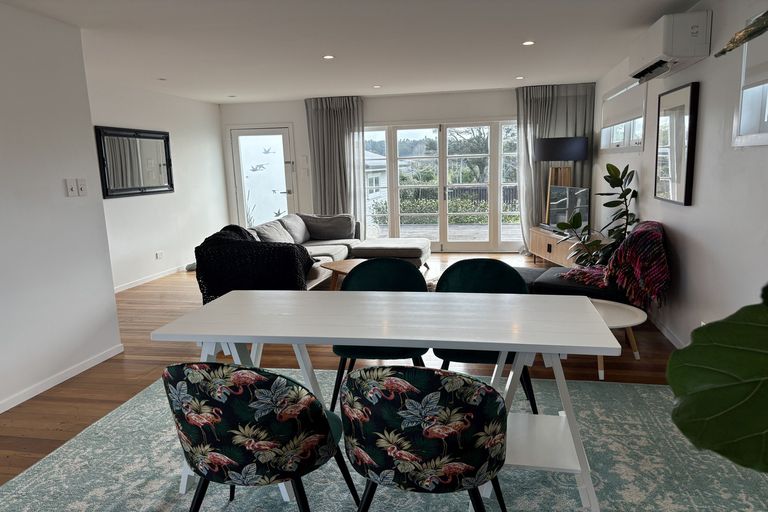 Photo of property in 118 Matipo Road, Te Atatu Peninsula, Auckland, 0610