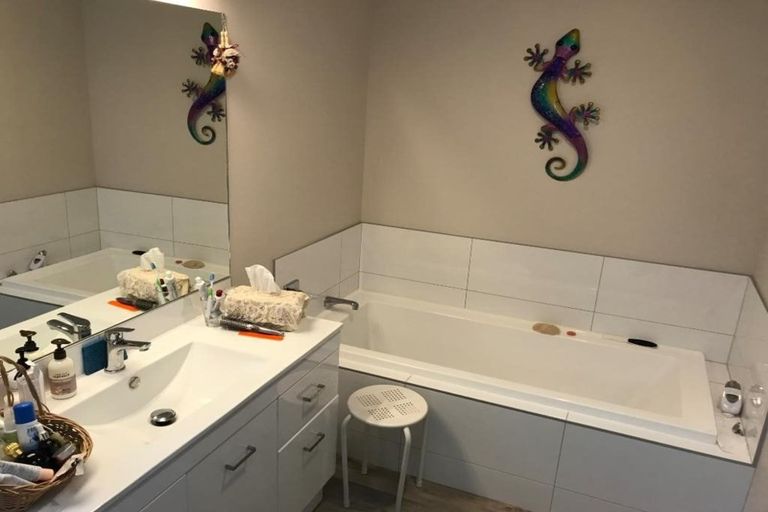 Photo of property in 3 Hatfield Place, Avonhead, Christchurch, 8042