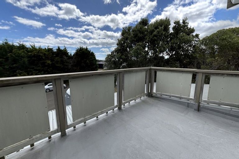 Photo of property in 17 Freyberg Crescent, Waikanae Beach, Waikanae, 5036