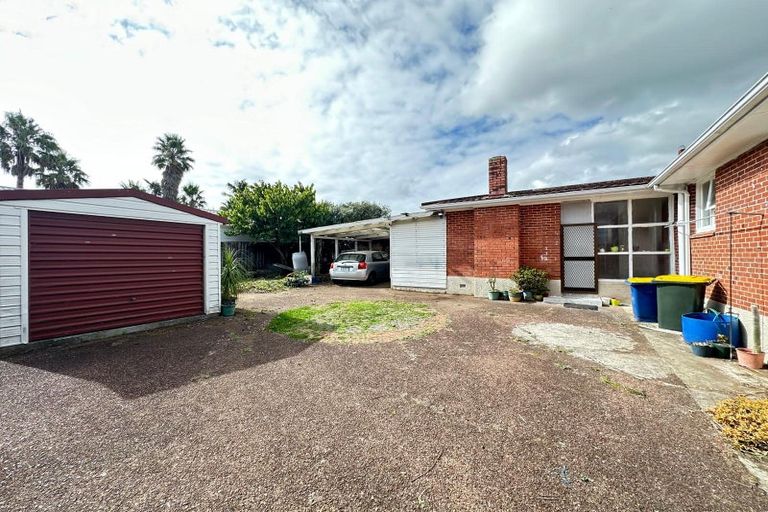 Photo of property in 204 Edmonton Road, Te Atatu South, Auckland, 0610