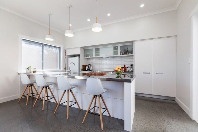 Photo of property in 92 Tukapa Street, Westown, New Plymouth, 4310