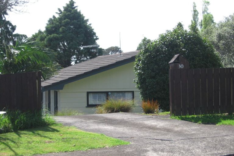 Photo of property in 30 Pokapu Street, Titirangi, Auckland, 0600
