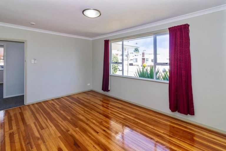 Photo of property in 20 Rospeath Crescent, Spotswood, New Plymouth, 4310