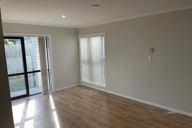 Photo of property in 3 Edwards Avenue, Henderson, Auckland, 0610