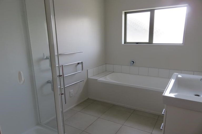 Photo of property in 15 Wantwood Grove, Churton Park, Wellington, 6037