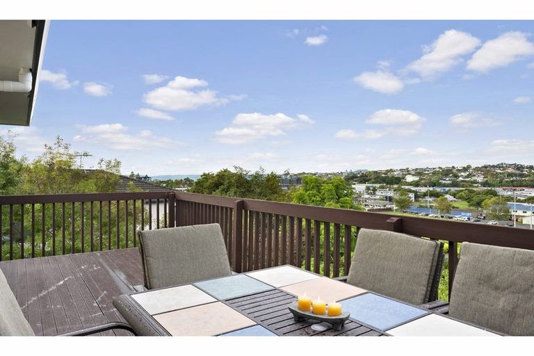 Photo of property in 2/37 Woodlands Crescent, Browns Bay, Auckland, 0630