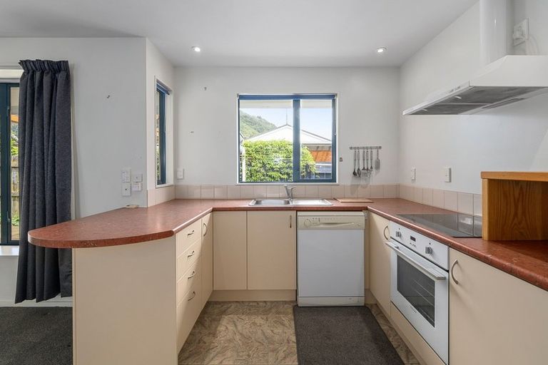 Photo of property in 3 Heather Place, Picton, 7220