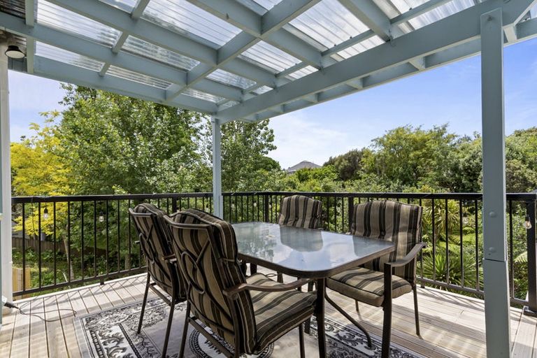 Photo of property in 16 Landsdale Place, Massey, Auckland, 0614