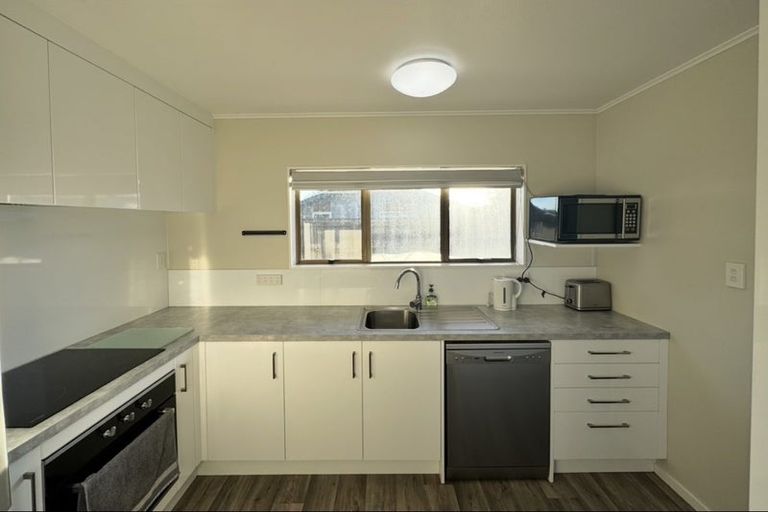Photo of property in 6 Bethel Court, Milson, Palmerston North, 4414