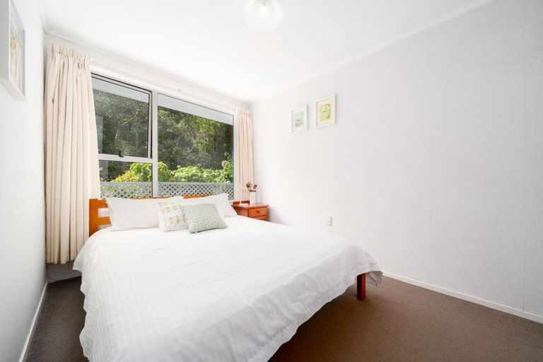 Photo of property in 4 Rokewa Way, Paparangi, Wellington, 6037