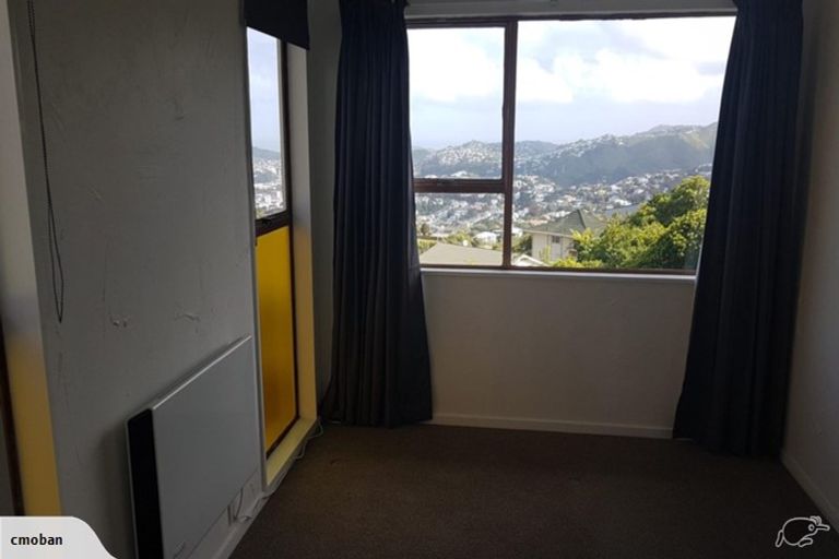 Photo of property in 8b Middlesex Place, Northland, Wellington, 6012