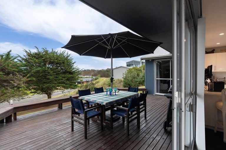 Photo of property in 208 Park Avenue, Waitarere Beach, Levin, 5510