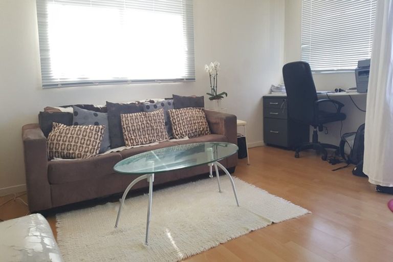 Photo of property in 18/125u Queens Drive, Lyall Bay, Wellington, 6022