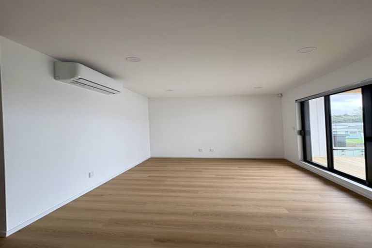 Photo of property in 14b Elcoat Avenue, Te Atatu South, Auckland, 0610