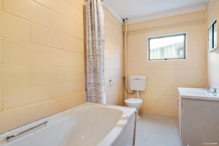 Photo of property in 133 Matipo Road, Te Atatu Peninsula, Auckland, 0610