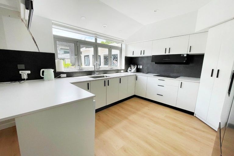Photo of property in 3/90 Aberdeen Road, Campbells Bay, Auckland, 0620