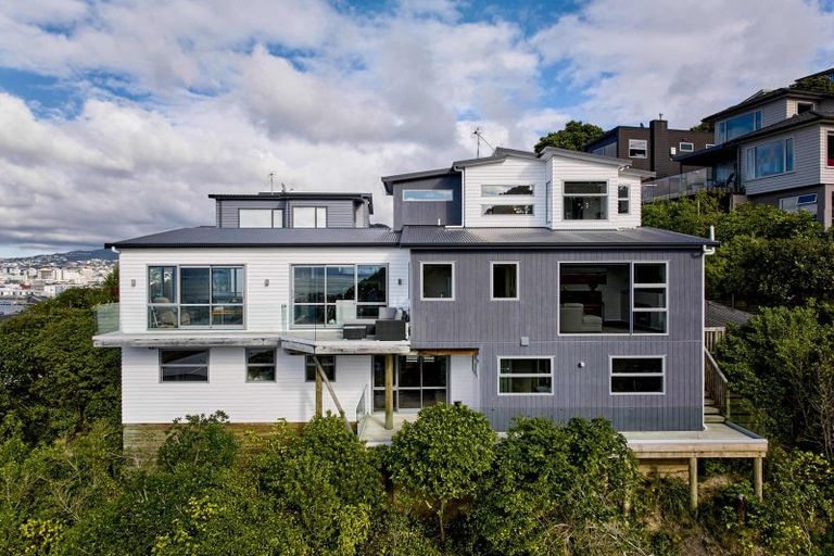 Photo of property in 10 Hervey Way, Kaiwharawhara, Wellington, 6035