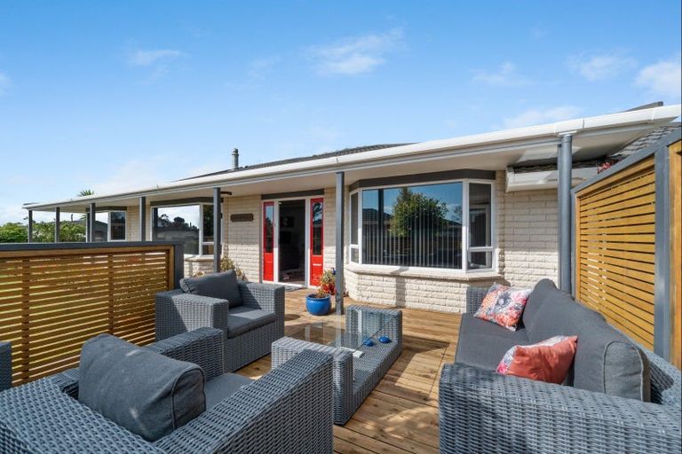 Photo of property in 33 Heta Road, Highlands Park, New Plymouth, 4312