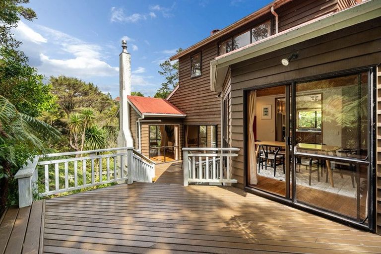 Photo of property in 15 Trelawny Place, Hillcrest, Auckland, 0627