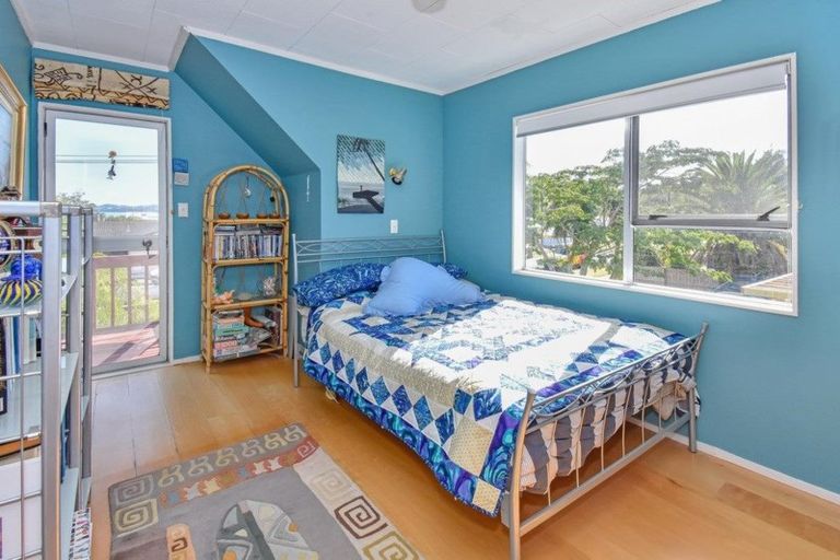 Photo of property in 24 Bertram Road, Kawakawa Bay, Papakura, 2585