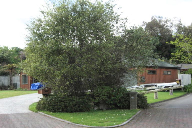 Photo of property in 32 Capricorn Place, Kawaha Point, Rotorua, 3010