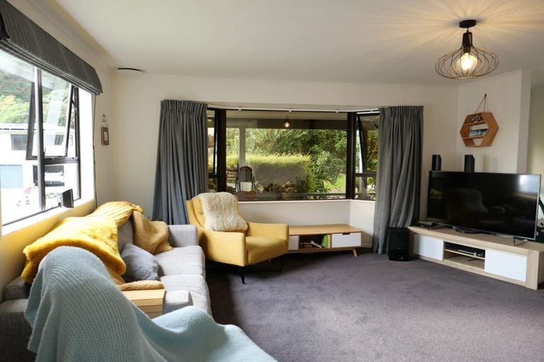 Photo of property in 41 Omapere Street, Whitby, Porirua, 5024