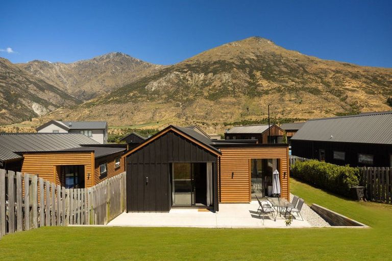 Photo of property in 9 Huxley Place, Lake Hayes, Queenstown, 9304