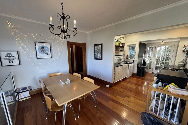 Photo of property in 16 Hungerford Road, Lyall Bay, Wellington, 6022