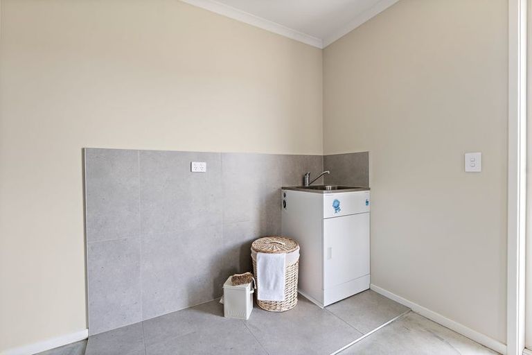 Photo of property in 1 Reremoana Close, Hawera, 4610