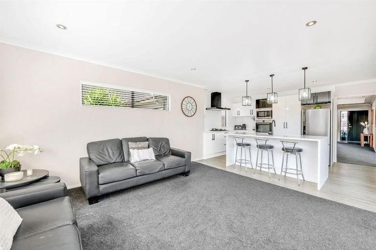 Photo of property in 14 Heidi Crescent, Flat Bush, Auckland, 2016