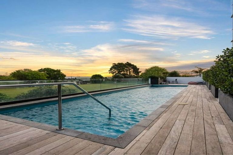 Photo of property in Frank Sargeson Apts, 105/74 Anzac Street, Takapuna, Auckland, 0622