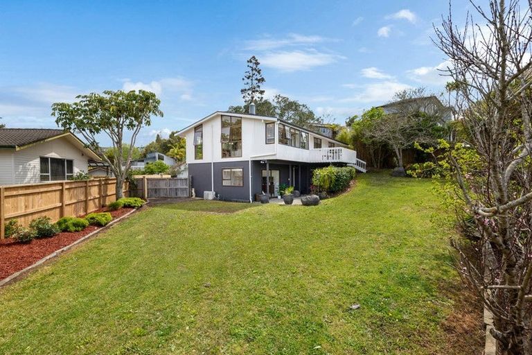 Photo of property in 18 Macnay Way, Murrays Bay, Auckland, 0630