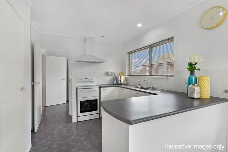Photo of property in 1/31 Borrowdace Avenue, Botany Downs, Auckland, 2010