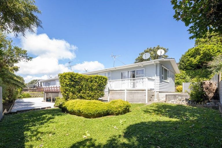 Photo of property in 12 Kahikatea Grove, Paparangi, Wellington, 6037