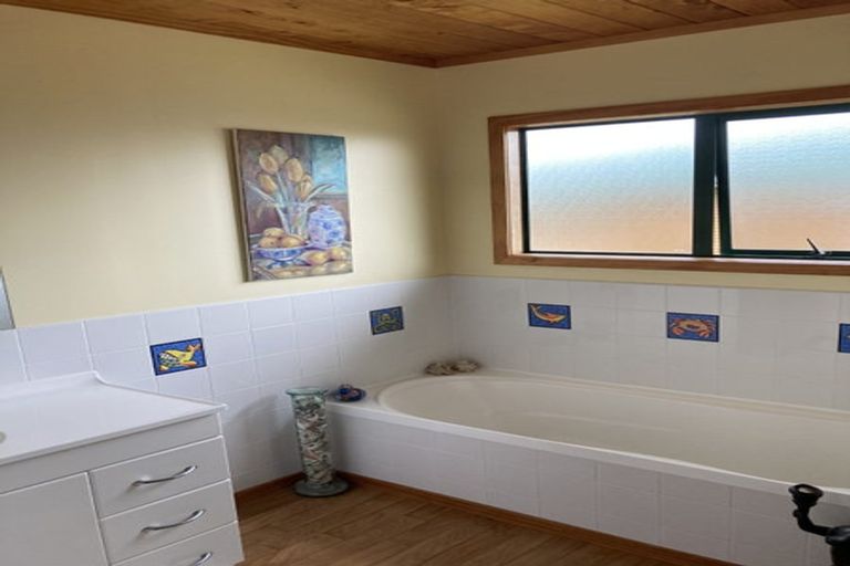 Photo of property in 166 Torkar Road, Clarks Beach, 2122