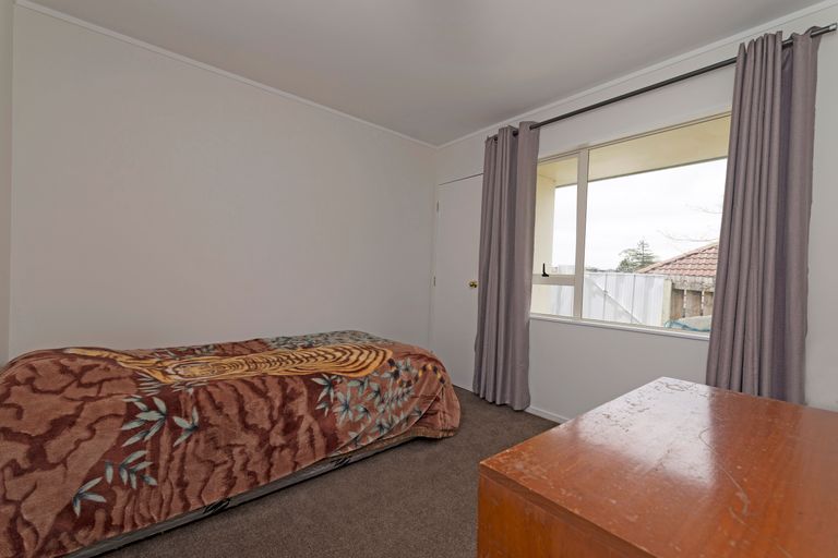 Photo of property in 15 Cretian Crescent, Henderson, Auckland, 0612