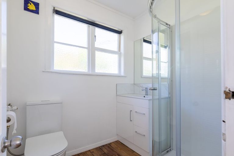 Photo of property in 18 Humphrey Kemp Avenue, Henderson, Auckland, 0612