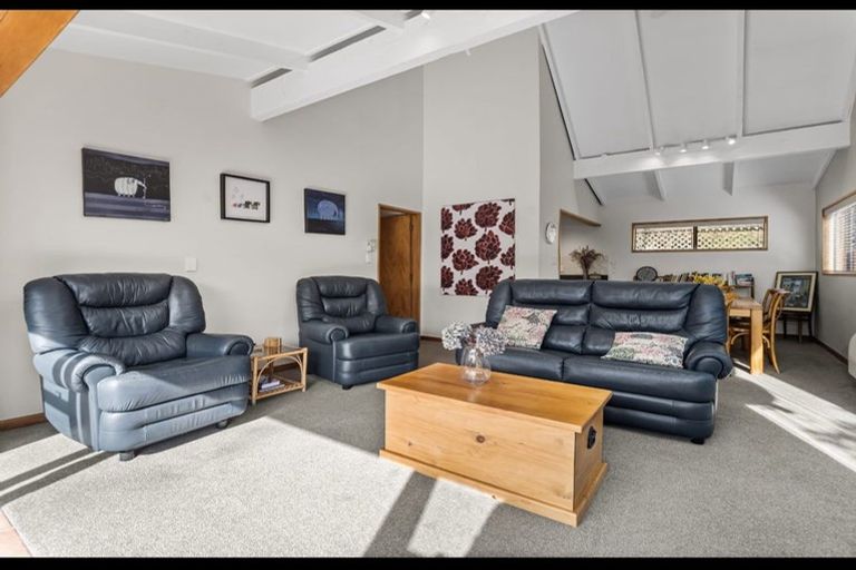 Photo of property in 2/43a Main Road, Redcliffs, Christchurch, 8081