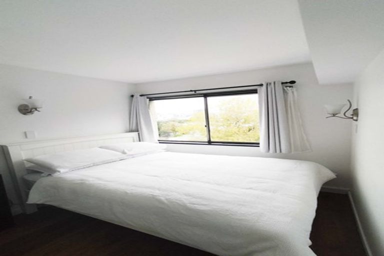 Photo of property in Mansfield Towers, 1 Grant Road, Thorndon, Wellington, 6011