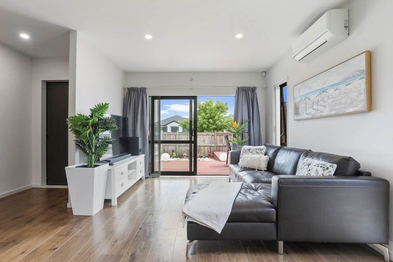 Photo of property in 10 Silver Beech Street, Takanini, 2110