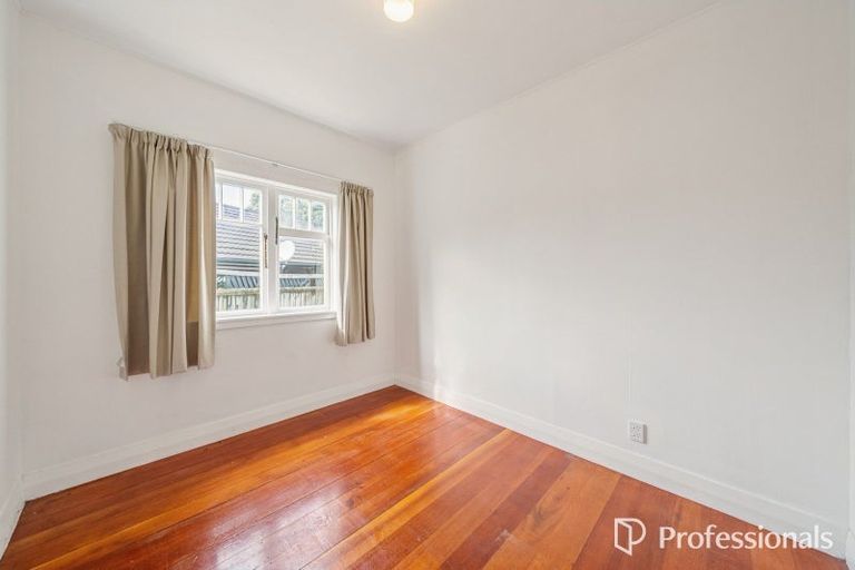Photo of property in 1-2/6a Pohutukawa Street, Woburn, Lower Hutt, 5010