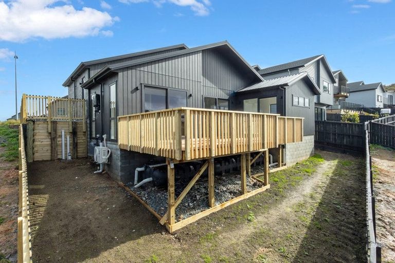 Photo of property in 24 Kikorangi Drive, Wainui, 0992